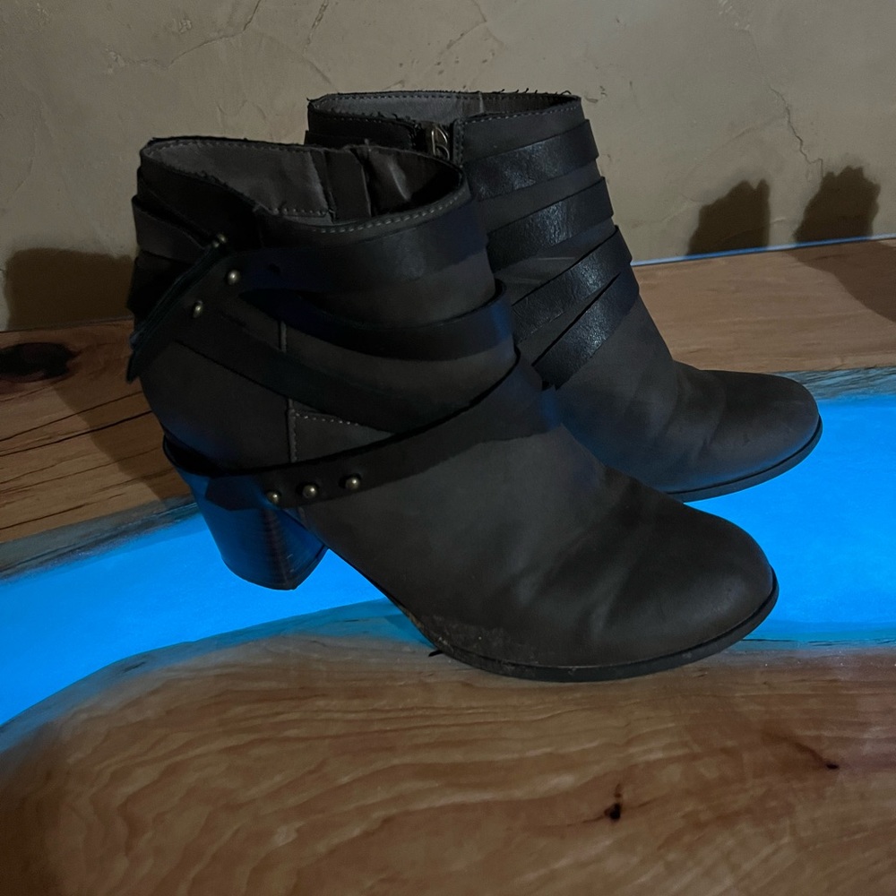 Target boots size 9.5 like new